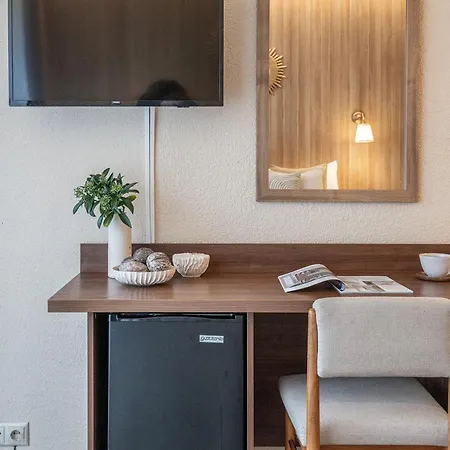 Couette-café Neris Terraces 3*